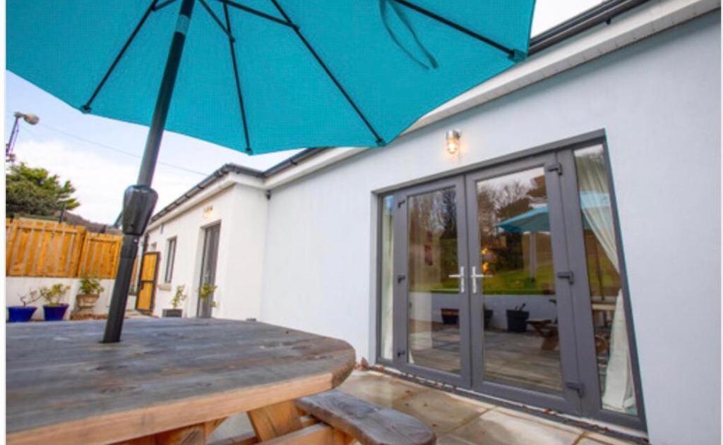 Josies Place At Waters Edge Self Catering Apartment Glenarm Exterior foto