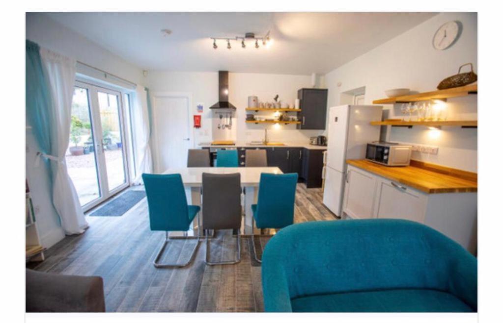 Josies Place At Waters Edge Self Catering Apartment Glenarm Exterior foto
